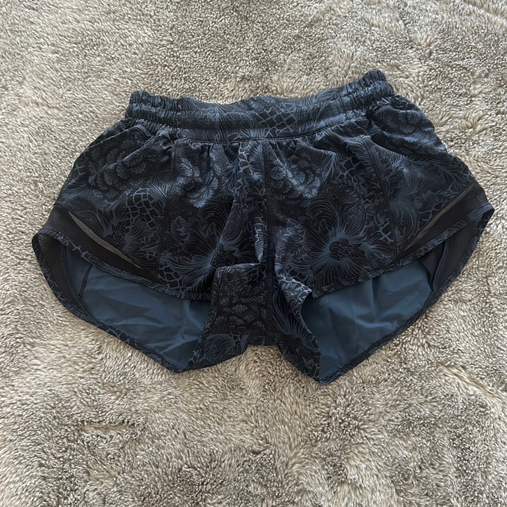 Size 4 lululemon shorts
